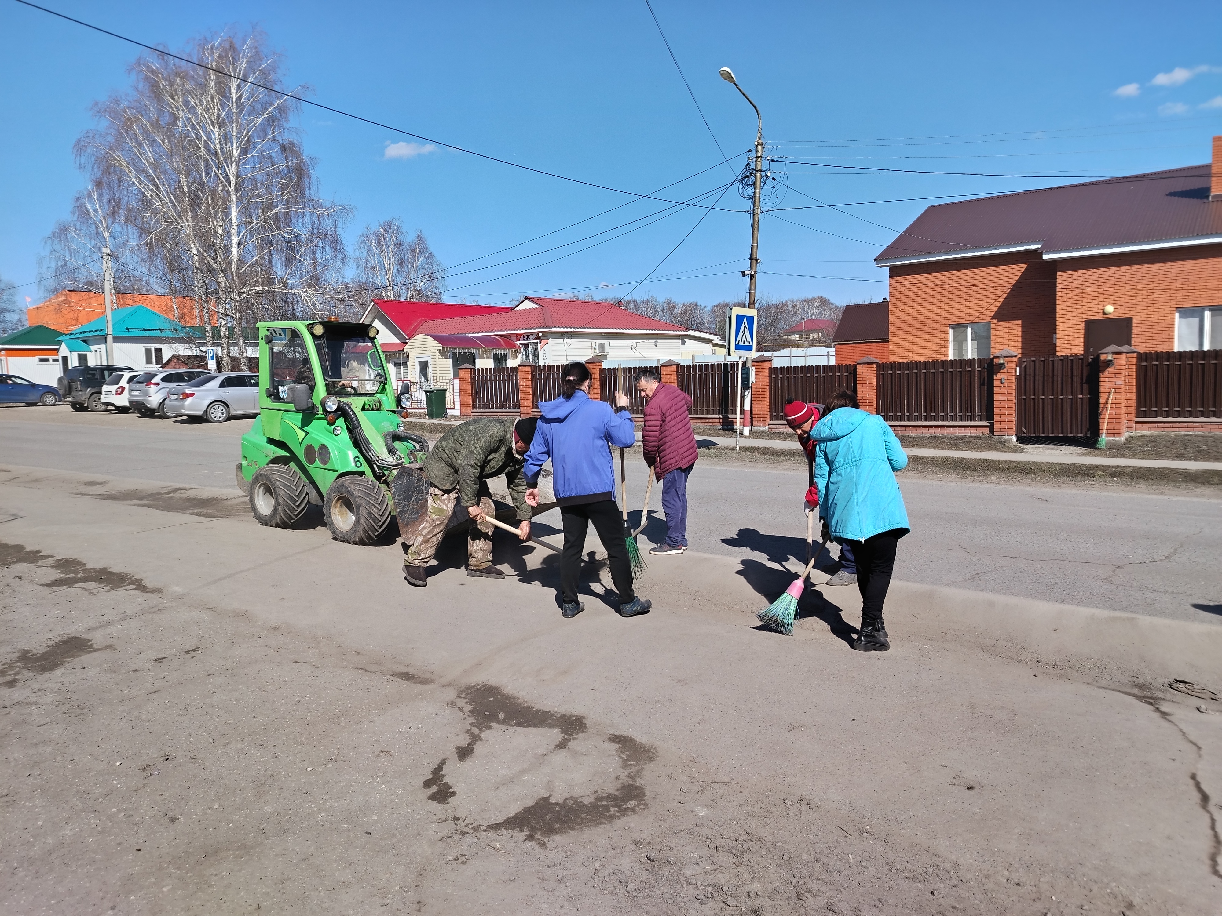 28.03.2025 в с.Большое Нагаткино проведена санитарная пятница по наведению чистоты и порядка.