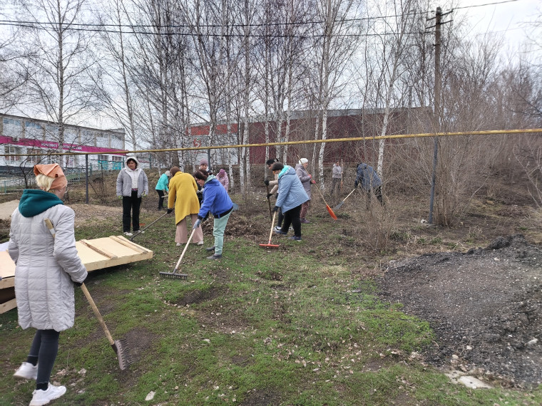 11.04.2025 в с.Большое Нагаткино в сквере Мемориала погибшим воинам в годы Великой Отечественной войны проведена "санитарная пятница" по наведению чистоты и порядка на территории. 11.04.2025 в с.Большое Нагаткино в сквере Мемориала погибшим воинам в годы Великой Отечественной войны проведена "санитарная пятница" по наведению чистоты и порядка на территории.
